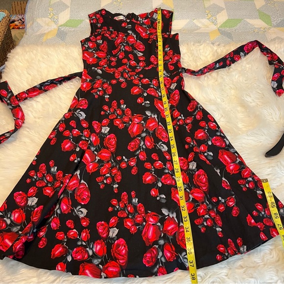 Vogue Fashion Rose Print Dress SZ Medium may have been altered to a small - Picture 8 of 14